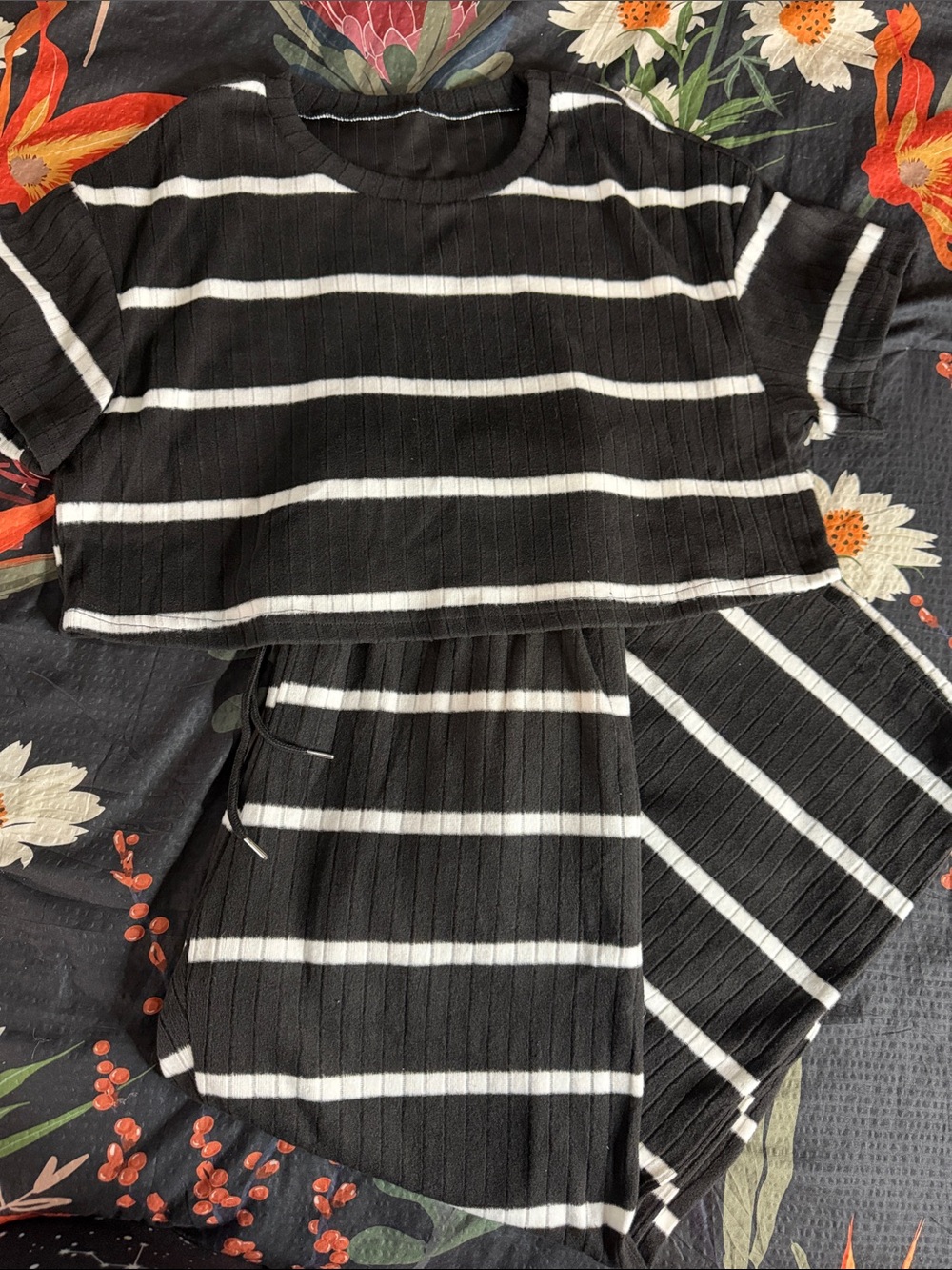 SHEIN Black and White Striped Ribbed Two-Piece Set Crop Top Wide Leg w/ pockets